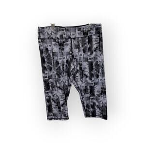 Woman with Control Workout capris XLP